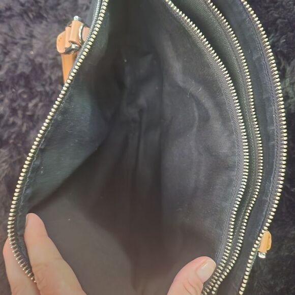 Jones New York Black and Tan Tote with Structured Design - Picture 5 of 12